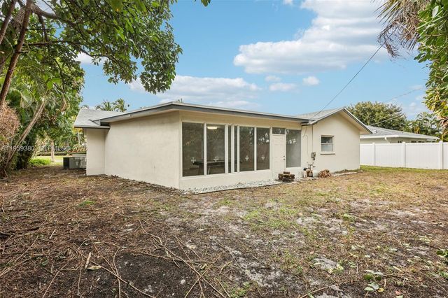 2720 NE 25th Ter, Boca Raton, FL 33431