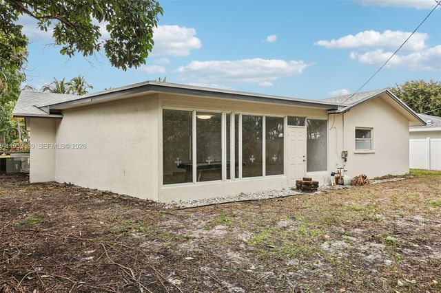 2720 NE 25th Ter, Boca Raton, FL 33431