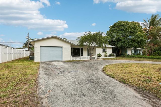2720 NE 25th Ter, Boca Raton, FL 33431