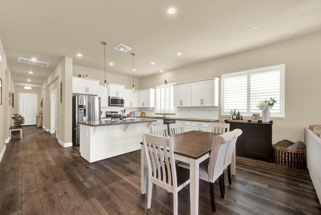 5137 Creekhollow Way, Roseville, CA 95747