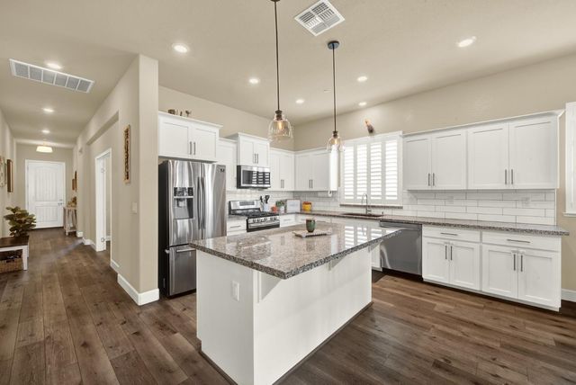 5137 Creekhollow Way, Roseville, CA 95747