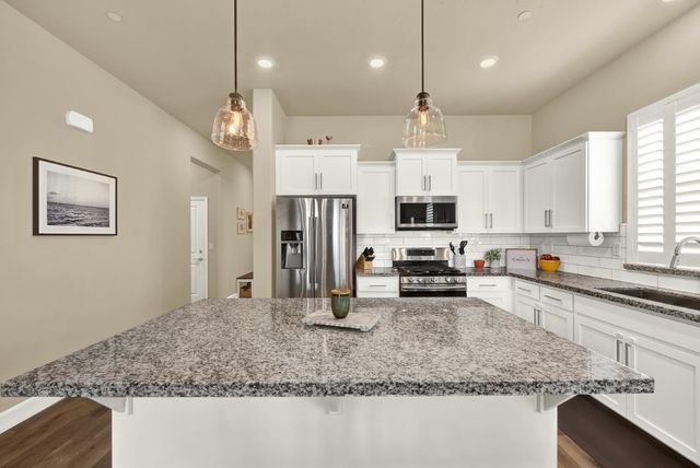 5137 Creekhollow Way, Roseville, CA 95747