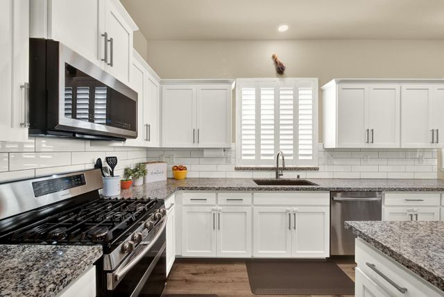 5137 Creekhollow Way, Roseville, CA 95747
