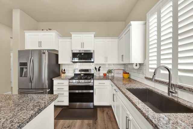 5137 Creekhollow Way, Roseville, CA 95747