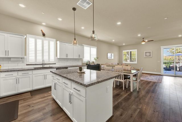 5137 Creekhollow Way, Roseville, CA 95747