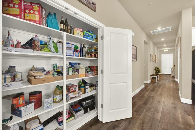 5137 Creekhollow Way, Roseville, CA 95747