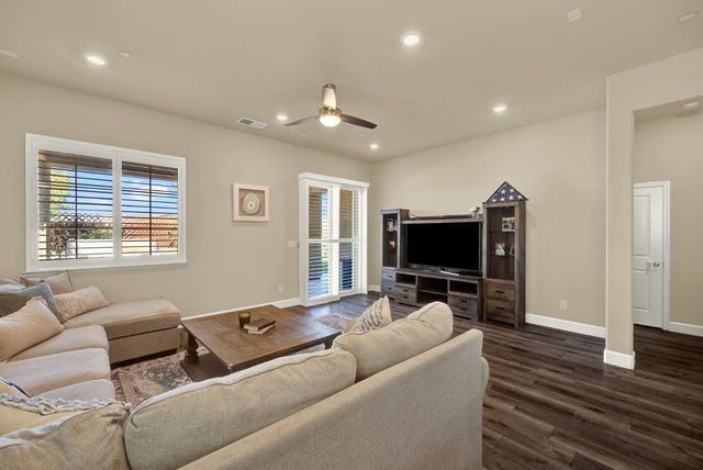 5137 Creekhollow Way, Roseville, CA 95747