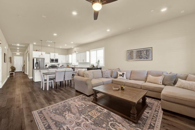 5137 Creekhollow Way, Roseville, CA 95747