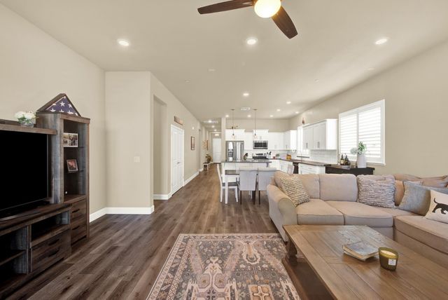 5137 Creekhollow Way, Roseville, CA 95747