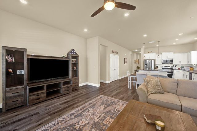 5137 Creekhollow Way, Roseville, CA 95747