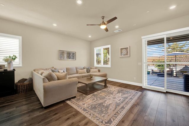 5137 Creekhollow Way, Roseville, CA 95747