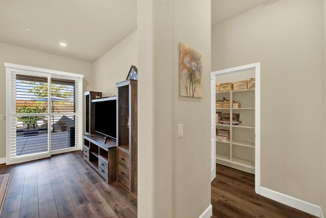 5137 Creekhollow Way, Roseville, CA 95747
