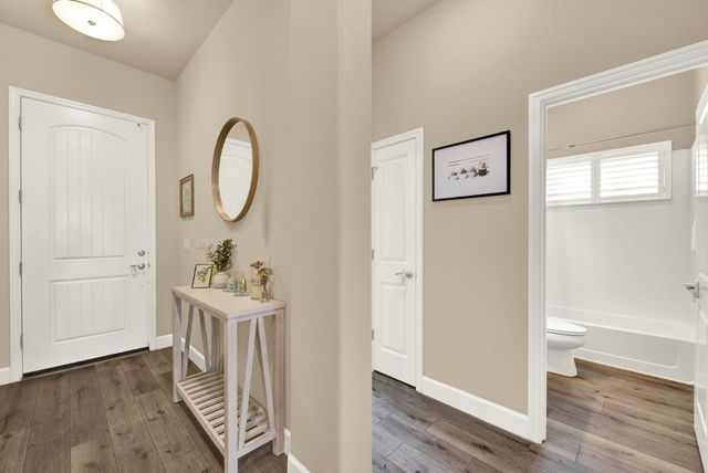 5137 Creekhollow Way, Roseville, CA 95747