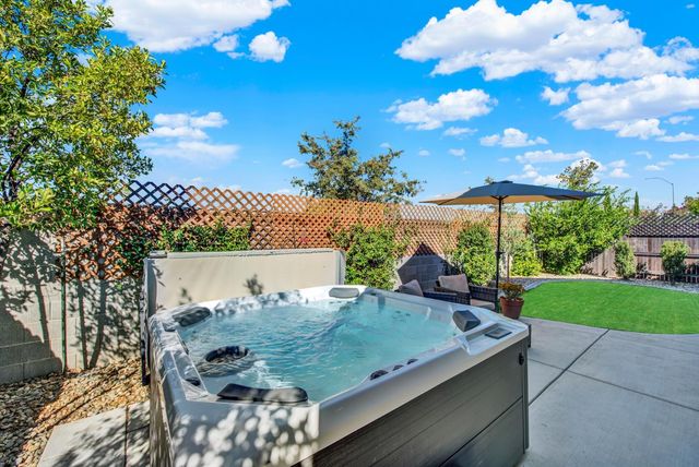 5137 Creekhollow Way, Roseville, CA 95747