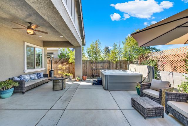 5137 Creekhollow Way, Roseville, CA 95747