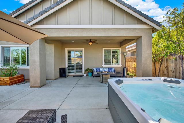 5137 Creekhollow Way, Roseville, CA 95747