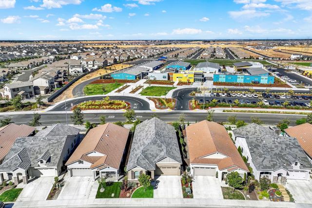 5137 Creekhollow Way, Roseville, CA 95747