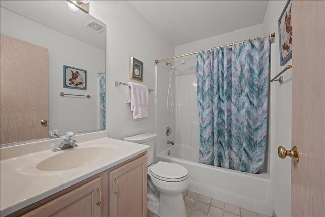 1641 Abington Lane, North Aurora, IL 60542