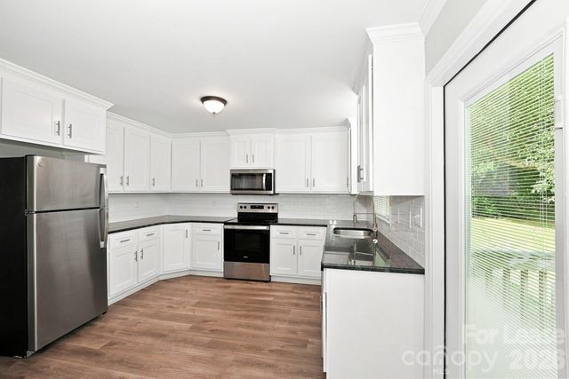 209 Pilots Ridge Drive, Bessemer City, NC 28016