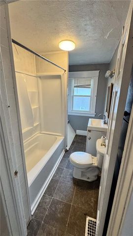 322 W 7TH Street, Maryville, MO 64468