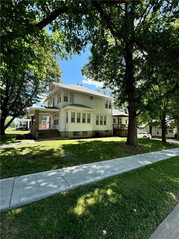 322 W 7TH Street, Maryville, MO 64468