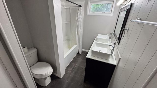 322 W 7TH Street, Maryville, MO 64468