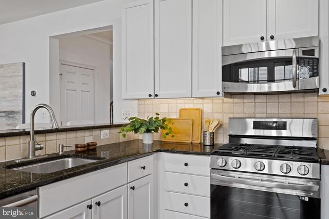 303 SURGEON GENERALS CT, Philadelphia, PA 19146