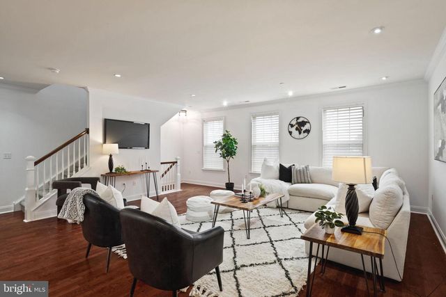 303 SURGEON GENERALS CT, Philadelphia, PA 19146