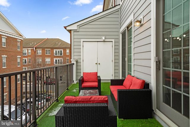 303 SURGEON GENERALS CT, Philadelphia, PA 19146