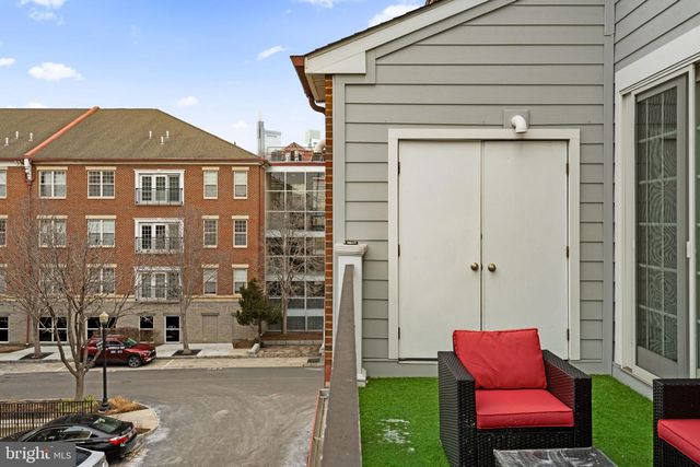 303 SURGEON GENERALS CT, Philadelphia, PA 19146