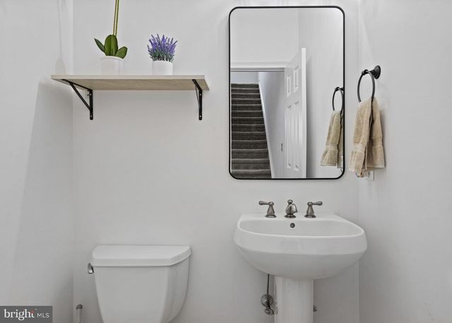 303 SURGEON GENERALS CT, Philadelphia, PA 19146