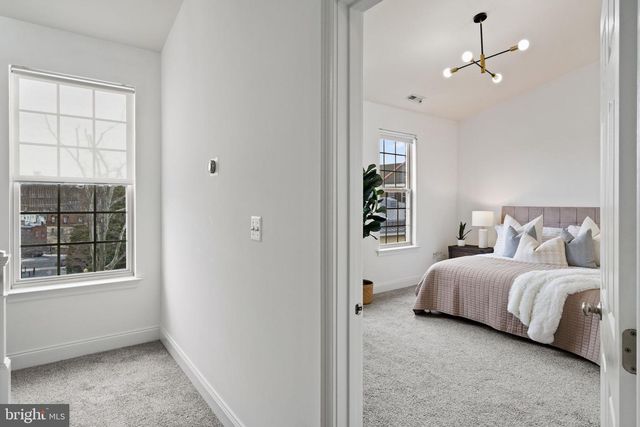 303 SURGEON GENERALS CT, Philadelphia, PA 19146