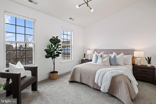 303 SURGEON GENERALS CT, Philadelphia, PA 19146