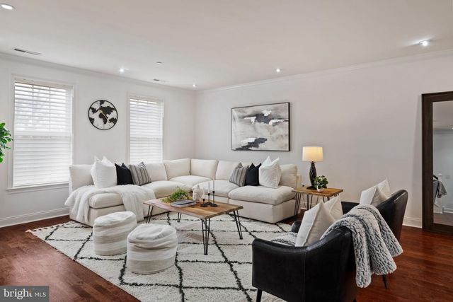 303 SURGEON GENERALS CT, Philadelphia, PA 19146