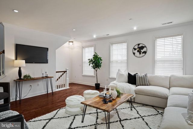 303 SURGEON GENERALS CT, Philadelphia, PA 19146