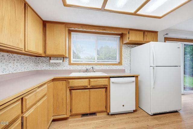 295 Wren Court, Medford, OR 97501