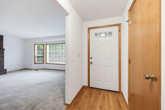295 Wren Court, Medford, OR 97501