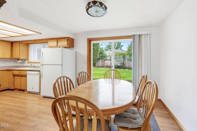 295 Wren Court, Medford, OR 97501