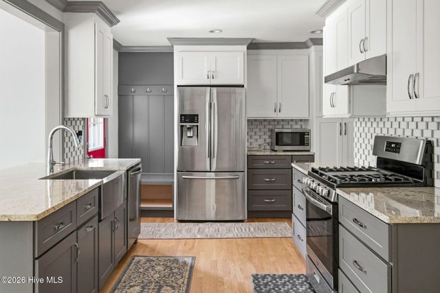 1302 Crest Drive, Aberdeen, NC 28315