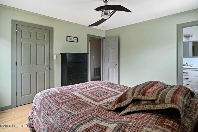 1302 Crest Drive, Aberdeen, NC 28315