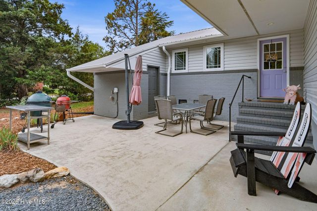 1302 Crest Drive, Aberdeen, NC 28315