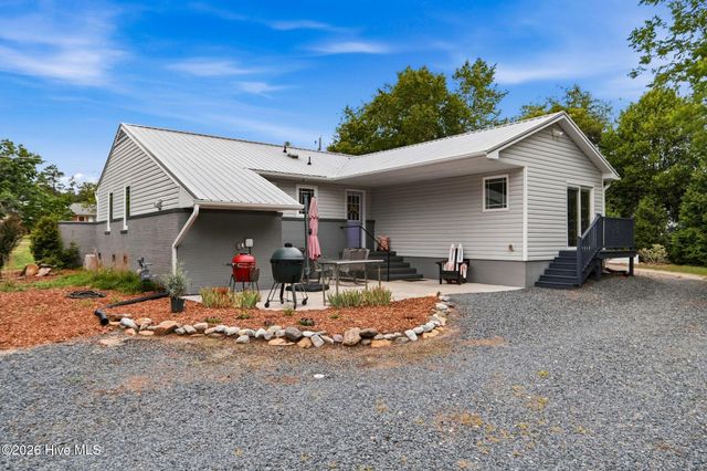 1302 Crest Drive, Aberdeen, NC 28315