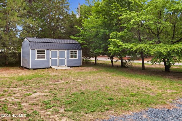 1302 Crest Drive, Aberdeen, NC 28315