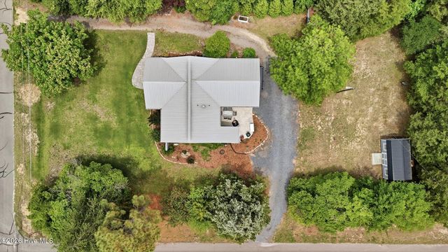 1302 Crest Drive, Aberdeen, NC 28315