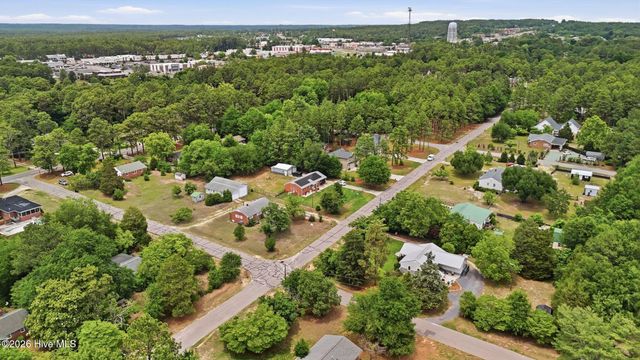 1302 Crest Drive, Aberdeen, NC 28315