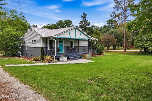 1302 Crest Drive, Aberdeen, NC 28315