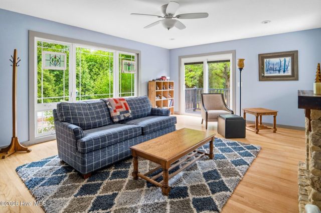 1302 Crest Drive, Aberdeen, NC 28315