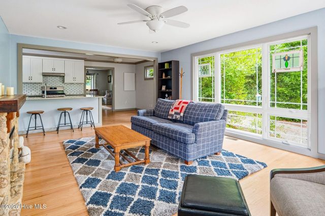 1302 Crest Drive, Aberdeen, NC 28315