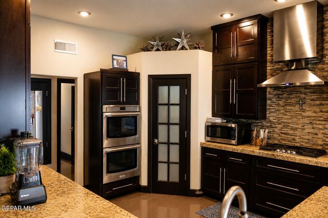 1460 PIONEER RIDGE Drive, El Paso, TX 79912