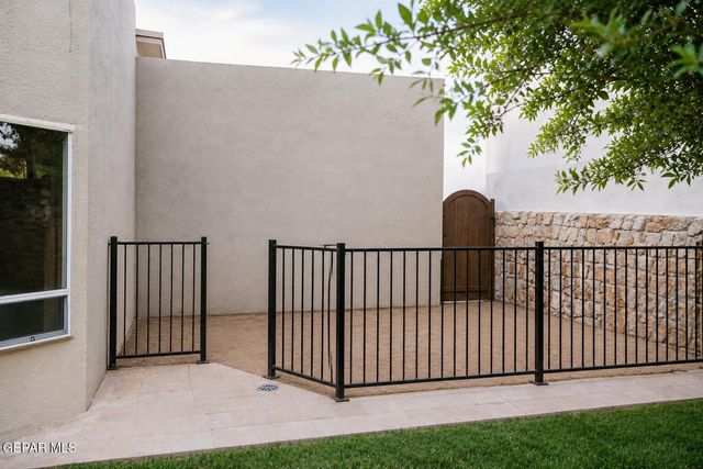 1460 PIONEER RIDGE Drive, El Paso, TX 79912